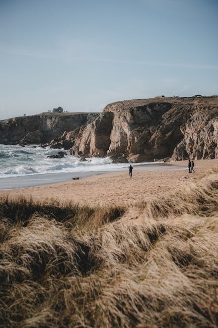 "Les Vagues Légendaires de Bretagne : Top 10 des Meilleurs Spots pour Surfeurs !"